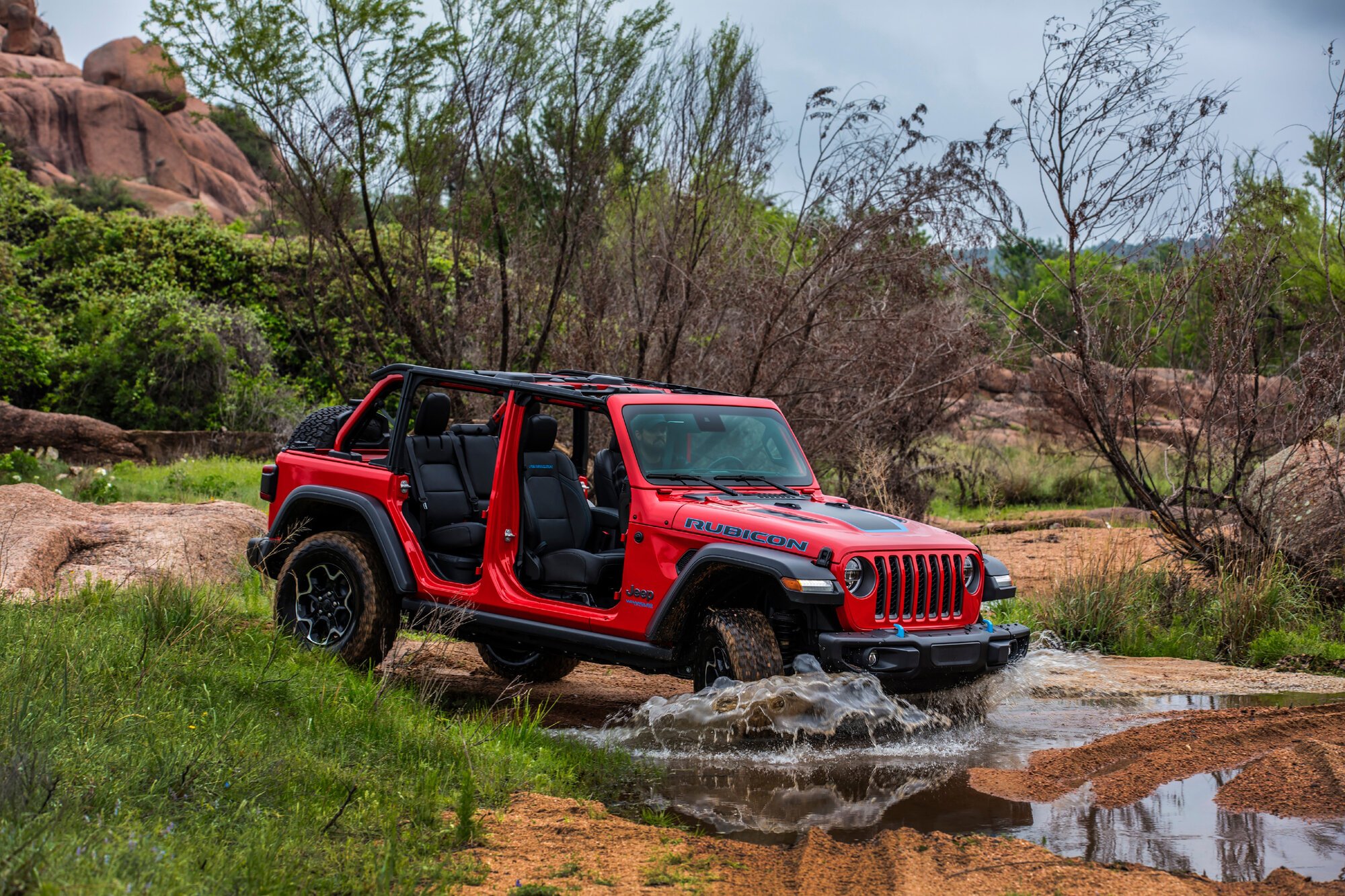 Jeep Wrangler Rubicon с палаткой