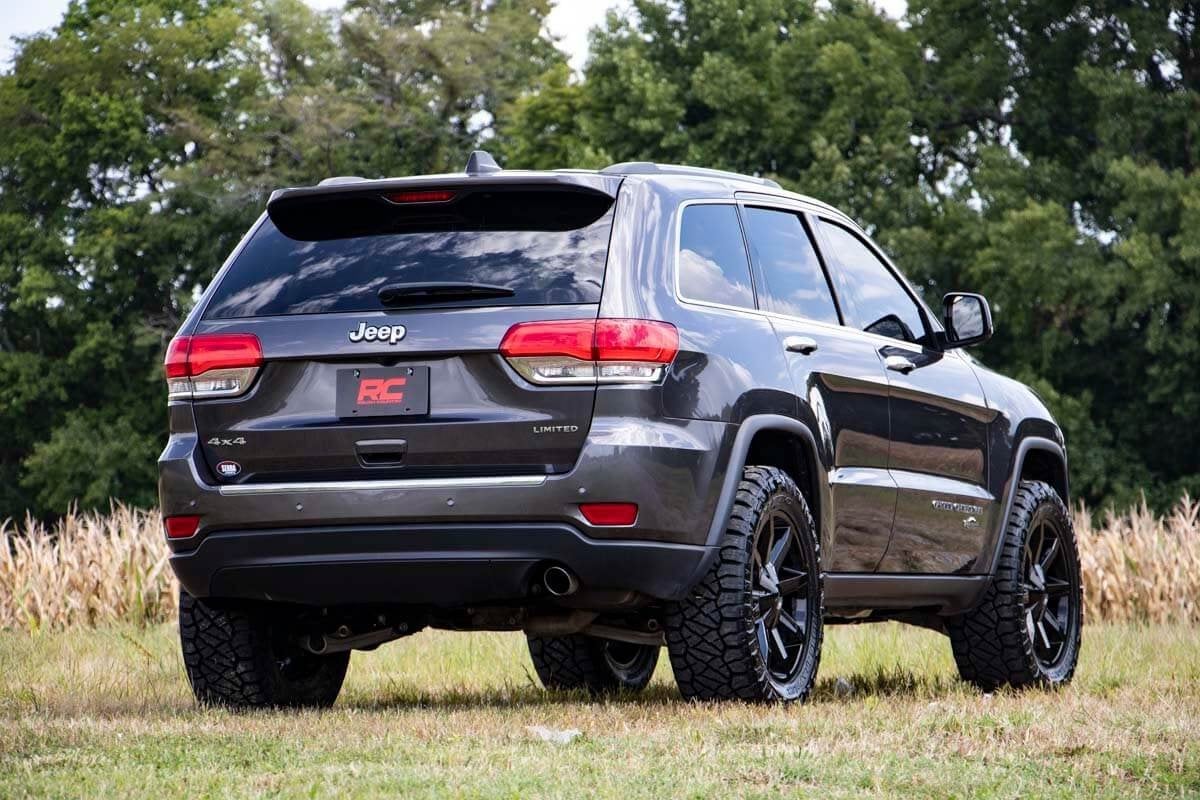 Rough Country 2.5in Suspension Lift Kit for 11-21 Jeep Grand Cherokee WK2 |  Quadratec