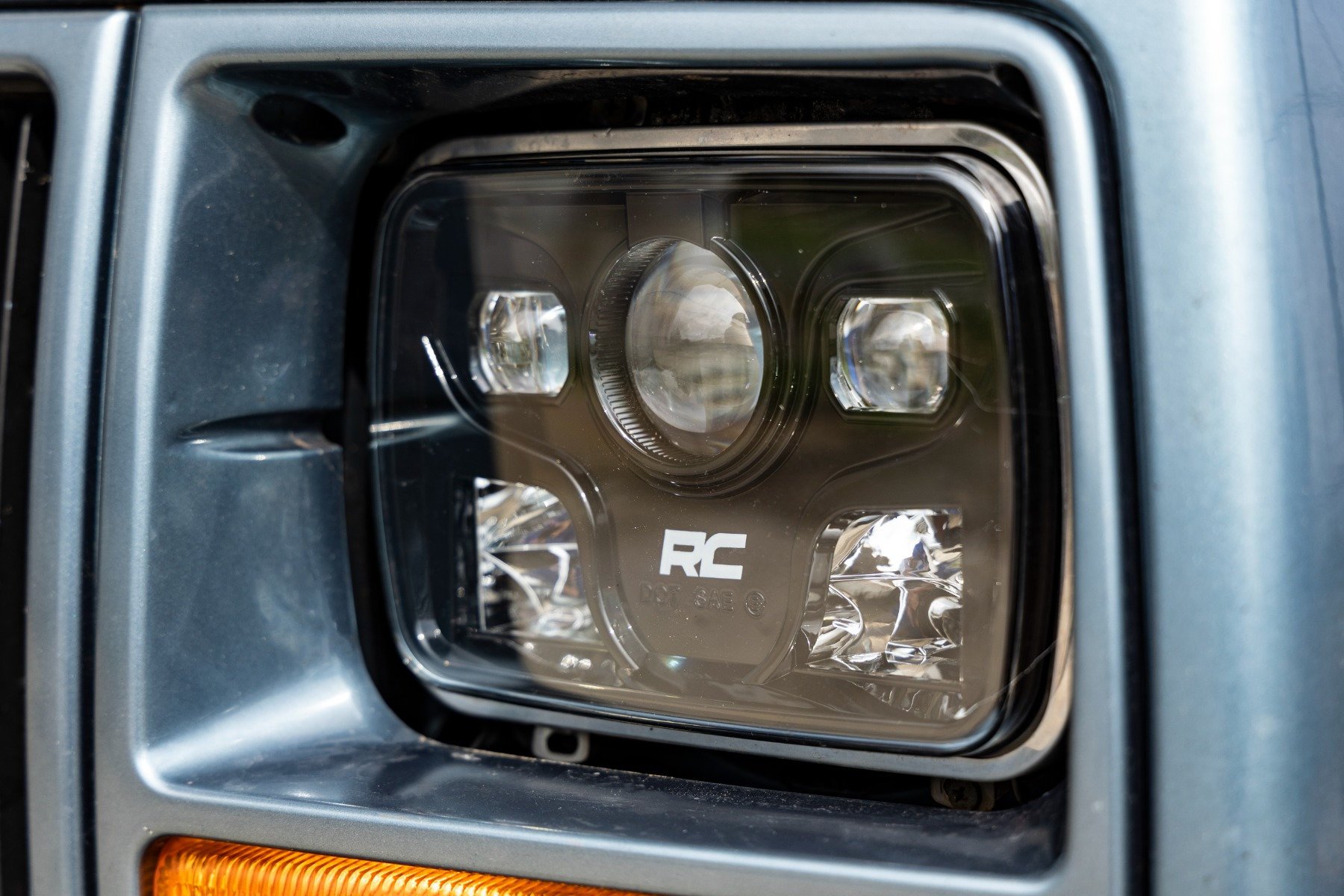 Rough Country RCH5200 5x7in LED Projector Headlights for 87-95 Jeep  Wrangler YJ & Cherokee XJ | Quadratec